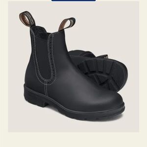 Women’s high top Blundstones size 8 (5AU).